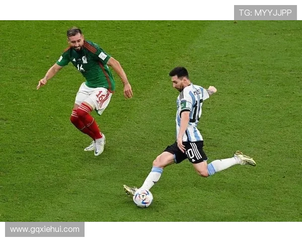 梅西在赛场上的精彩瞬间集锦足球明星的绝妙表现与技术分析